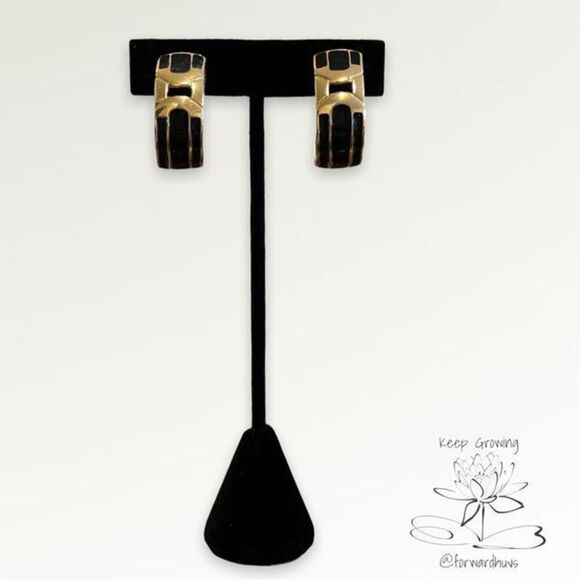 Vintage Trifari Gold Tone & Black Enamel Clip On Earrings - Picture 1 of 7